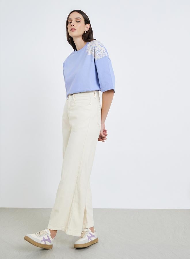 ستايلي جينز بخصر عالي وقصة واسعة من الأسفل - Image 4